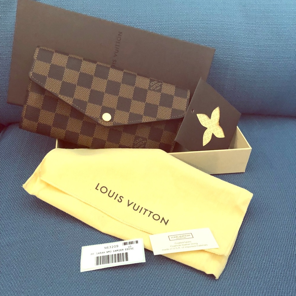 LOUIS VUITTON LADIES WALLET